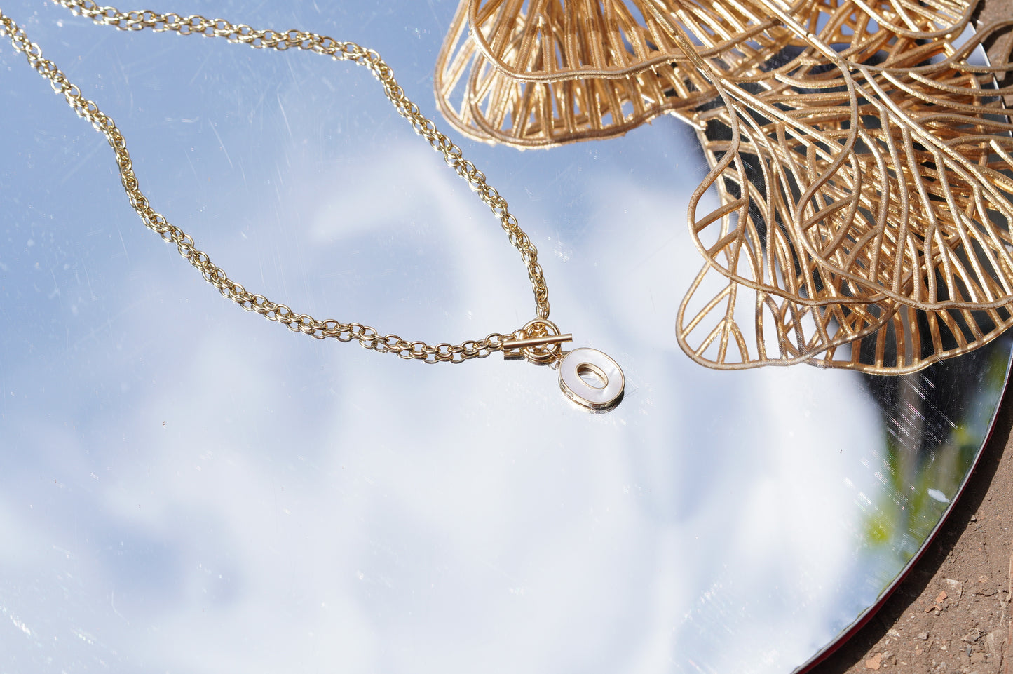 Gold Tone Initial "O" Toggle Necklace – Minimalist Alphabet Pendant Necklace for Women